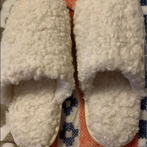NWT size large house slippers